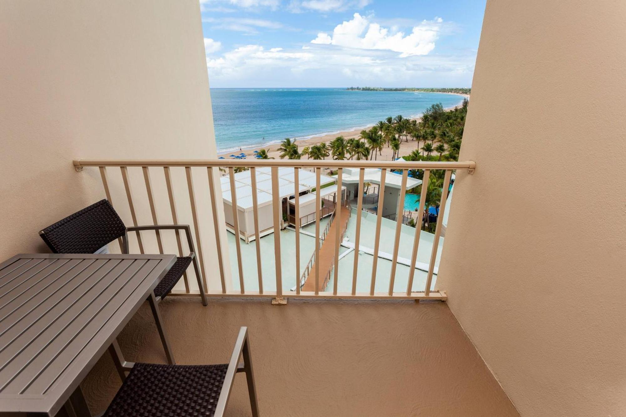 Courtyard by Marriott Isla Verde Beach Resort San Juan Exterior foto