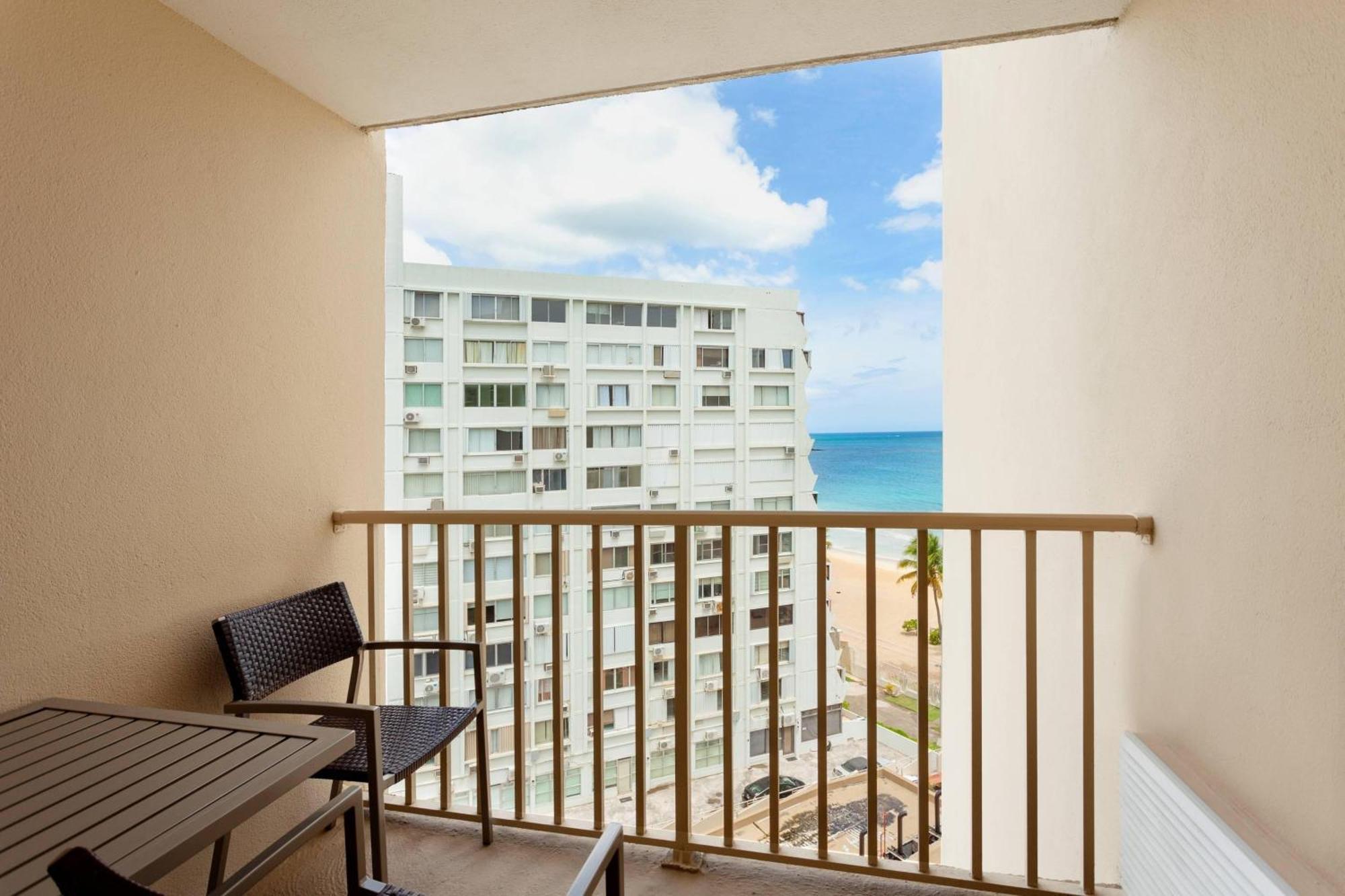 Courtyard by Marriott Isla Verde Beach Resort San Juan Exterior foto